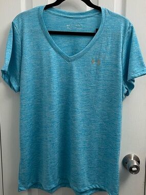 Under Armour Women's Heatgear Aqua V-Neck Performance Top